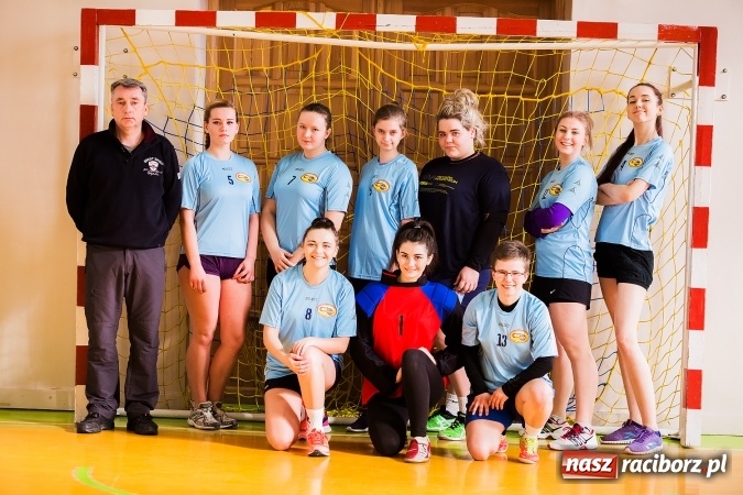 Zdjęcie w galerii na portalu naszraciborz.pl: Turniej piłki ręcznej dziewczyn szkół ponadgimnazjalnych wiadomości z regionu
