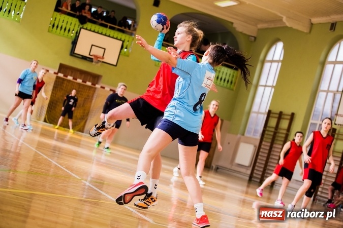 Zdjęcie w galerii na portalu naszraciborz.pl: Turniej piłki ręcznej dziewczyn szkół ponadgimnazjalnych wiadomości z regionu