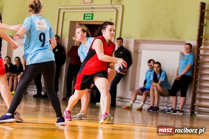 Zdjęcie w galerii na portalu naszraciborz.pl: Turniej piłki ręcznej dziewczyn szkół ponadgimnazjalnych wiadomości z regionu