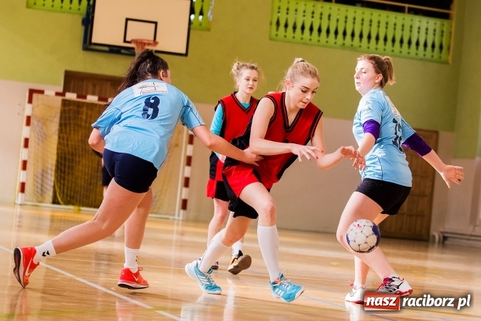 Zdjęcie w galerii na portalu naszraciborz.pl: Turniej piłki ręcznej dziewczyn szkół ponadgimnazjalnych wiadomości z regionu
