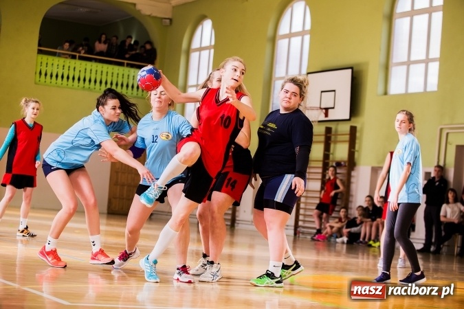 Zdjęcie w galerii na portalu naszraciborz.pl: Turniej piłki ręcznej dziewczyn szkół ponadgimnazjalnych wiadomości z regionu