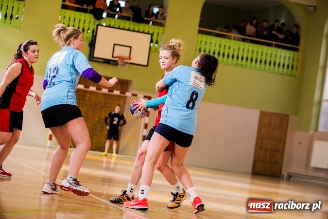 Zdjęcie w galerii na portalu naszraciborz.pl: Turniej piłki ręcznej dziewczyn szkół ponadgimnazjalnych wiadomości z regionu