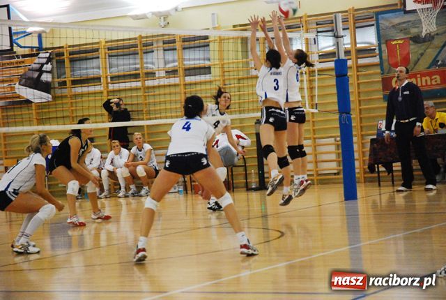 Zdjęcie w galerii na portalu naszraciborz.pl: Przegrana Seniorek wiadomości z regionu