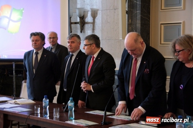 Zdjęcie w galerii na portalu naszraciborz.pl: Rolniku! Trzymaj drób w kurniku!  wiadomości z regionu