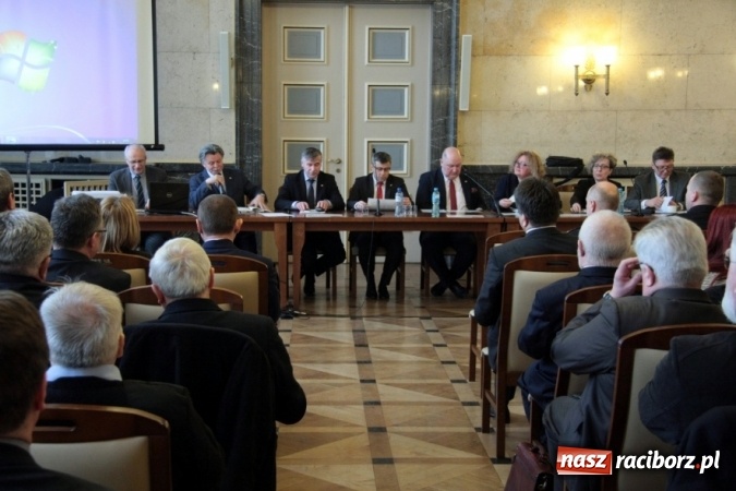 Zdjęcie w galerii na portalu naszraciborz.pl: Rolniku! Trzymaj drób w kurniku!  wiadomości z regionu