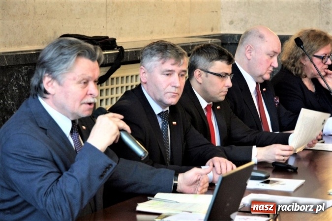 Zdjęcie w galerii na portalu naszraciborz.pl: Rolniku! Trzymaj drób w kurniku!  wiadomości z regionu