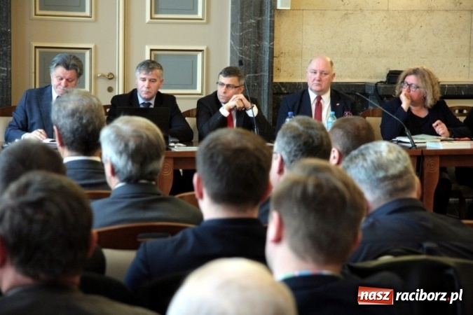 Zdjęcie w galerii na portalu naszraciborz.pl: Rolniku! Trzymaj drób w kurniku!  wiadomości z regionu