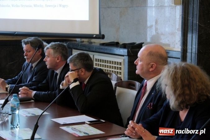 Zdjęcie w galerii na portalu naszraciborz.pl: Rolniku! Trzymaj drób w kurniku!  wiadomości z regionu