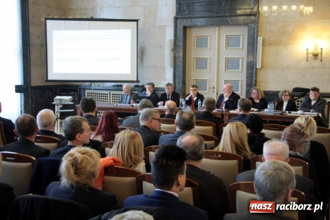 Zdjęcie w galerii na portalu naszraciborz.pl: Rolniku! Trzymaj drób w kurniku!  wiadomości z regionu