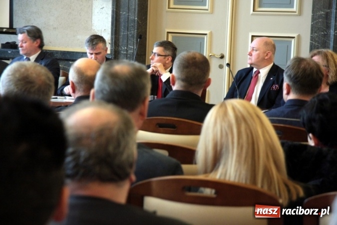 Zdjęcie w galerii na portalu naszraciborz.pl: Rolniku! Trzymaj drób w kurniku!  wiadomości z regionu