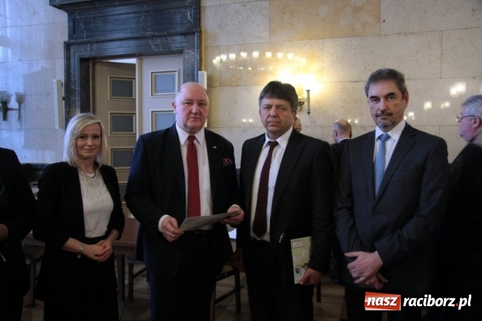 Zdjęcie w galerii na portalu naszraciborz.pl: Rolniku! Trzymaj drób w kurniku!  wiadomości z regionu