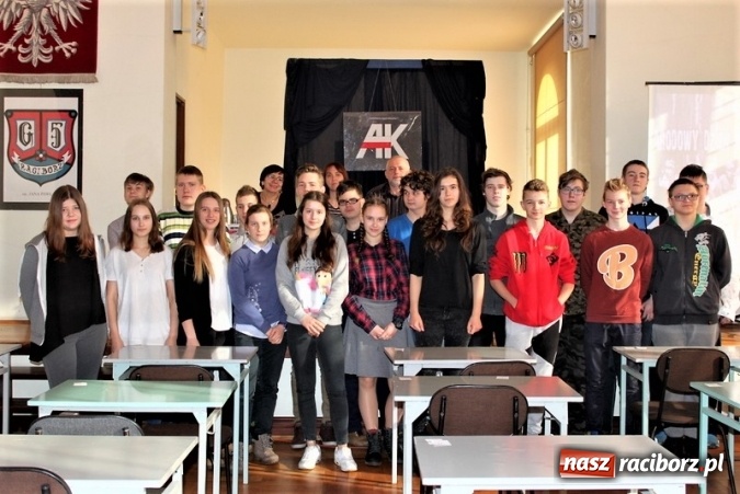 Zdjęcie w galerii na portalu naszraciborz.pl: W Gimnazjum nr 5 odbył się konkurs o Żołnierzach Wyklętych  wiadomości z regionu