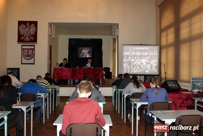 Zdjęcie w galerii na portalu naszraciborz.pl: W Gimnazjum nr 5 odbył się konkurs o Żołnierzach Wyklętych  wiadomości z regionu