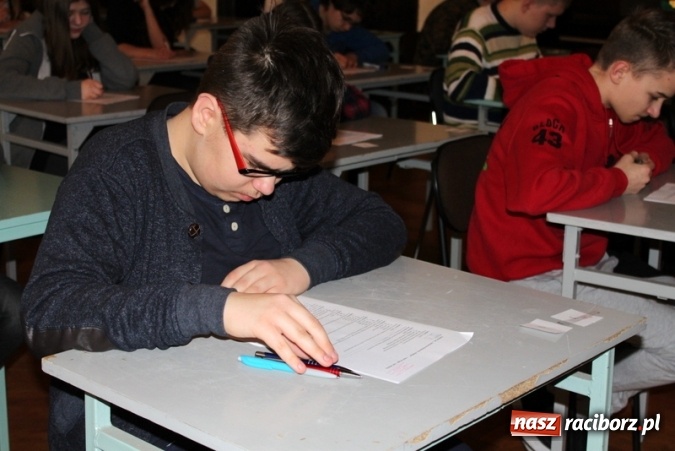 Zdjęcie w galerii na portalu naszraciborz.pl: W Gimnazjum nr 5 odbył się konkurs o Żołnierzach Wyklętych  wiadomości z regionu