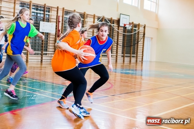Zdjęcie w galerii na portalu naszraciborz.pl: Mini koszyk&oacute;wka szk&oacute;ł podstawowych w SP 15 wiadomości z regionu