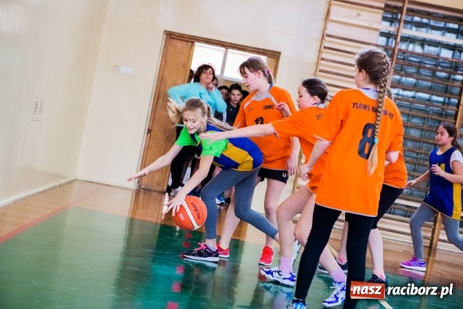 Zdjęcie w galerii na portalu naszraciborz.pl: Mini koszyk&oacute;wka szk&oacute;ł podstawowych w SP 15 wiadomości z regionu