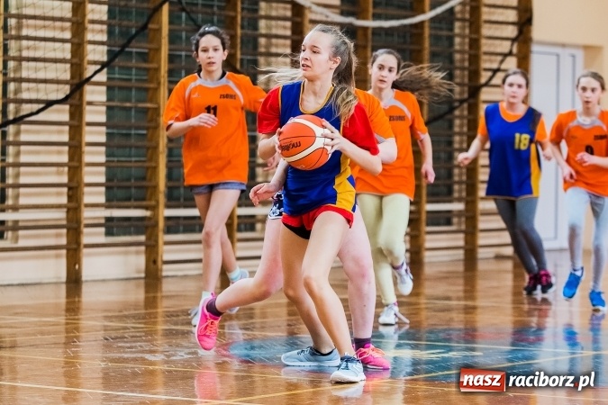 Zdjęcie w galerii na portalu naszraciborz.pl: Mini koszyk&oacute;wka szk&oacute;ł podstawowych w SP 15 wiadomości z regionu