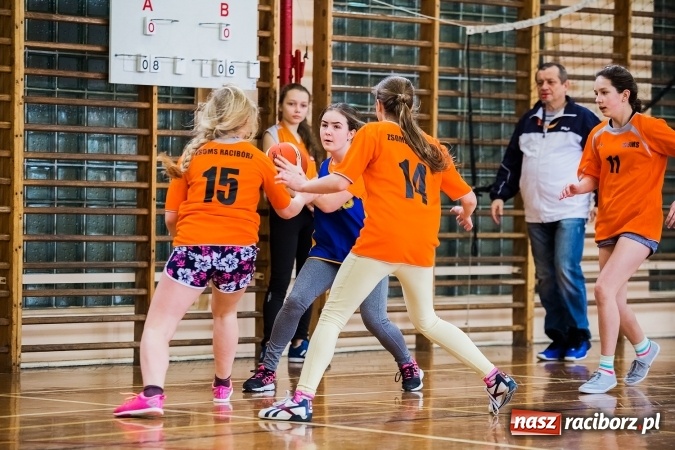 Zdjęcie w galerii na portalu naszraciborz.pl: Mini koszyk&oacute;wka szk&oacute;ł podstawowych w SP 15 wiadomości z regionu