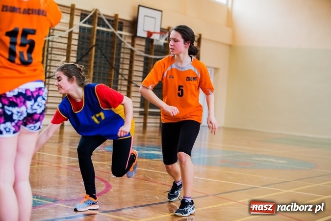 Zdjęcie w galerii na portalu naszraciborz.pl: Mini koszyk&oacute;wka szk&oacute;ł podstawowych w SP 15 wiadomości z regionu