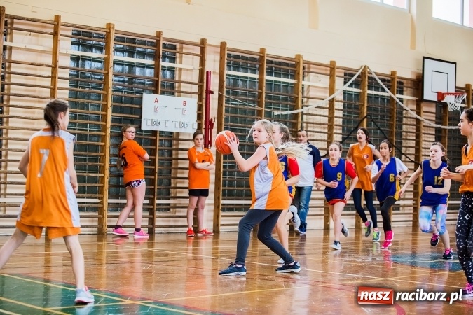 Zdjęcie w galerii na portalu naszraciborz.pl: Mini koszyk&oacute;wka szk&oacute;ł podstawowych w SP 15 wiadomości z regionu