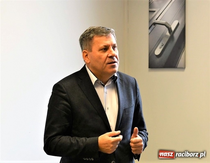 Zdjęcie w galerii na portalu naszraciborz.pl: Były wicepremier z wizytą w Eko-Oknach. Śląsk ma się czym pochwalić  wiadomości z regionu