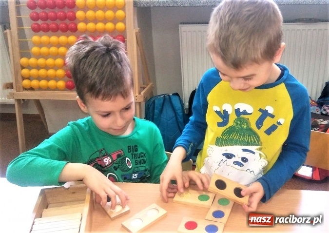 Zdjęcie w galerii na portalu naszraciborz.pl: Spotkanie w zaczarowanej krainie w Szkole Podstawowej nr 4 wiadomości z regionu