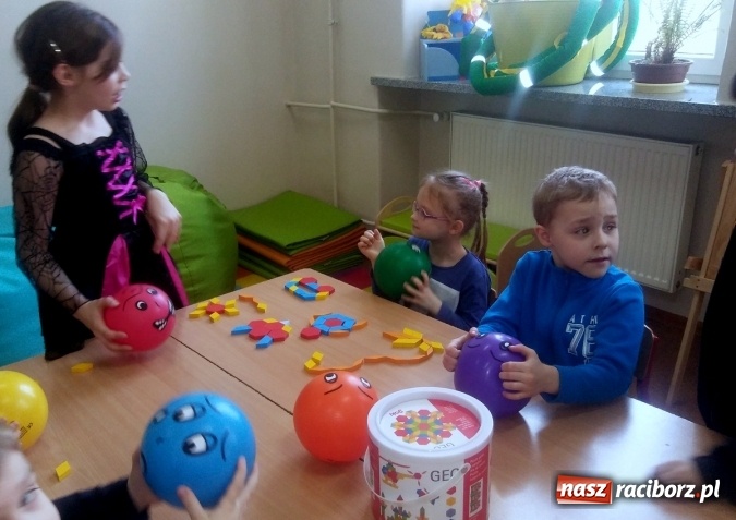 Zdjęcie w galerii na portalu naszraciborz.pl: Spotkanie w zaczarowanej krainie w Szkole Podstawowej nr 4 wiadomości z regionu