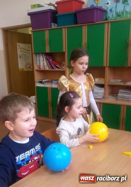 Zdjęcie w galerii na portalu naszraciborz.pl: Spotkanie w zaczarowanej krainie w Szkole Podstawowej nr 4 wiadomości z regionu