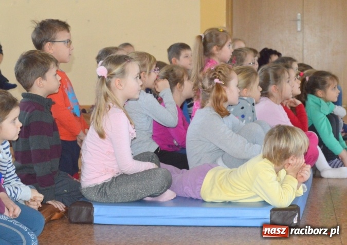 Zdjęcie w galerii na portalu naszraciborz.pl: Spotkanie w zaczarowanej krainie w Szkole Podstawowej nr 4 wiadomości z regionu