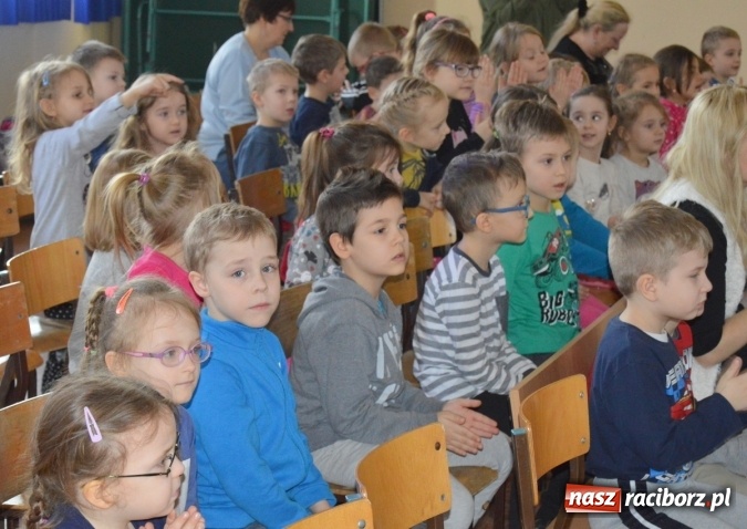 Zdjęcie w galerii na portalu naszraciborz.pl: Spotkanie w zaczarowanej krainie w Szkole Podstawowej nr 4 wiadomości z regionu
