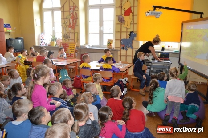 Zdjęcie w galerii na portalu naszraciborz.pl: Spotkanie w zaczarowanej krainie w Szkole Podstawowej nr 4 wiadomości z regionu