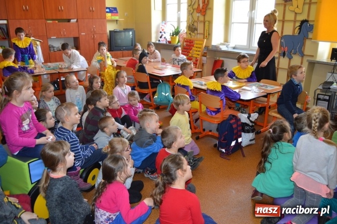 Zdjęcie w galerii na portalu naszraciborz.pl: Spotkanie w zaczarowanej krainie w Szkole Podstawowej nr 4 wiadomości z regionu