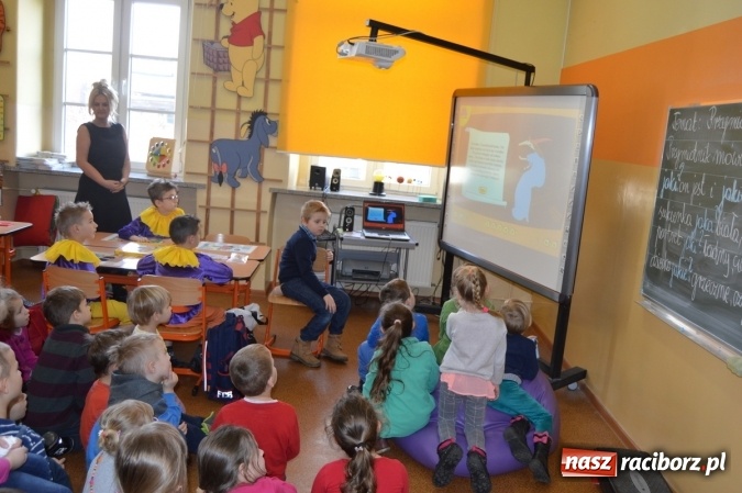 Zdjęcie w galerii na portalu naszraciborz.pl: Spotkanie w zaczarowanej krainie w Szkole Podstawowej nr 4 wiadomości z regionu