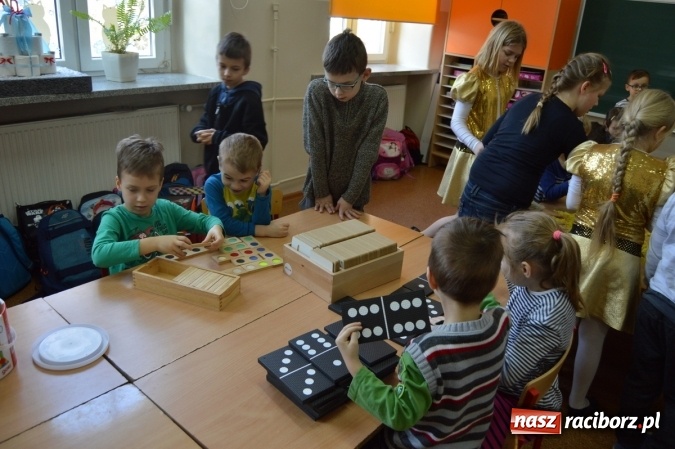 Zdjęcie w galerii na portalu naszraciborz.pl: Spotkanie w zaczarowanej krainie w Szkole Podstawowej nr 4 wiadomości z regionu