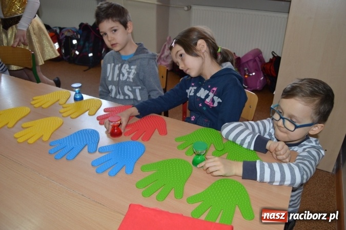 Zdjęcie w galerii na portalu naszraciborz.pl: Spotkanie w zaczarowanej krainie w Szkole Podstawowej nr 4 wiadomości z regionu