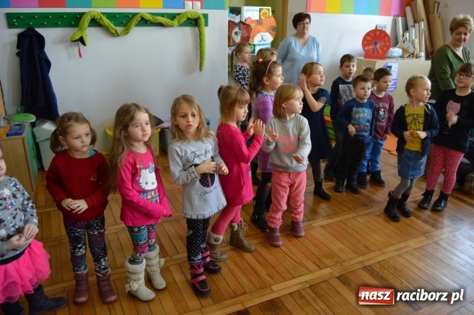 Zdjęcie w galerii na portalu naszraciborz.pl: Spotkanie w zaczarowanej krainie w Szkole Podstawowej nr 4 wiadomości z regionu