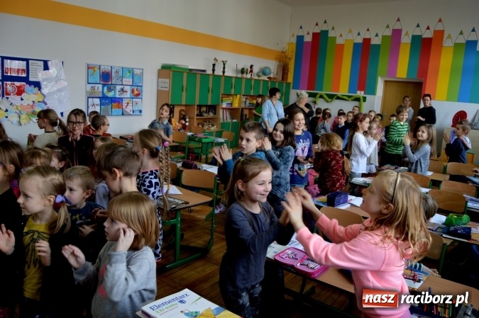 Zdjęcie w galerii na portalu naszraciborz.pl: Spotkanie w zaczarowanej krainie w Szkole Podstawowej nr 4 wiadomości z regionu