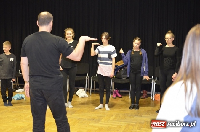 Zdjęcie w galerii na portalu naszraciborz.pl: Warsztaty z mowy ciała z Ireneuszem Krosnym  wiadomości z regionu