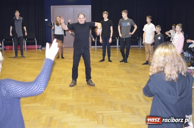 Zdjęcie w galerii na portalu naszraciborz.pl: Warsztaty z mowy ciała z Ireneuszem Krosnym  wiadomości z regionu