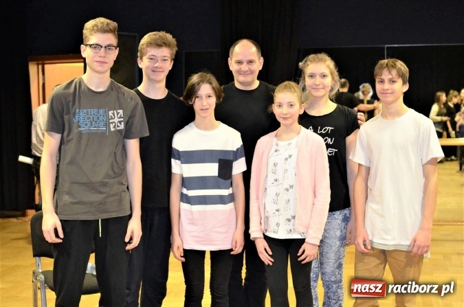 Zdjęcie w galerii na portalu naszraciborz.pl: Warsztaty z mowy ciała z Ireneuszem Krosnym  wiadomości z regionu