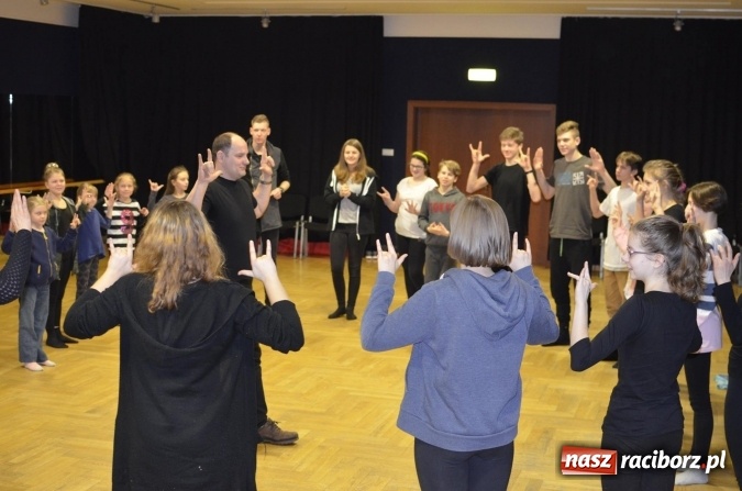 Zdjęcie w galerii na portalu naszraciborz.pl: Warsztaty z mowy ciała z Ireneuszem Krosnym  wiadomości z regionu