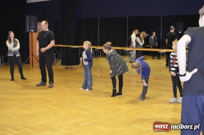 Zdjęcie w galerii na portalu naszraciborz.pl: Warsztaty z mowy ciała z Ireneuszem Krosnym  wiadomości z regionu