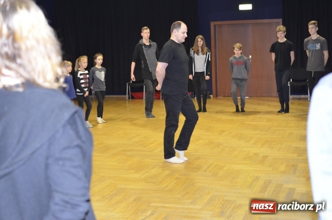 Zdjęcie w galerii na portalu naszraciborz.pl: Warsztaty z mowy ciała z Ireneuszem Krosnym  wiadomości z regionu