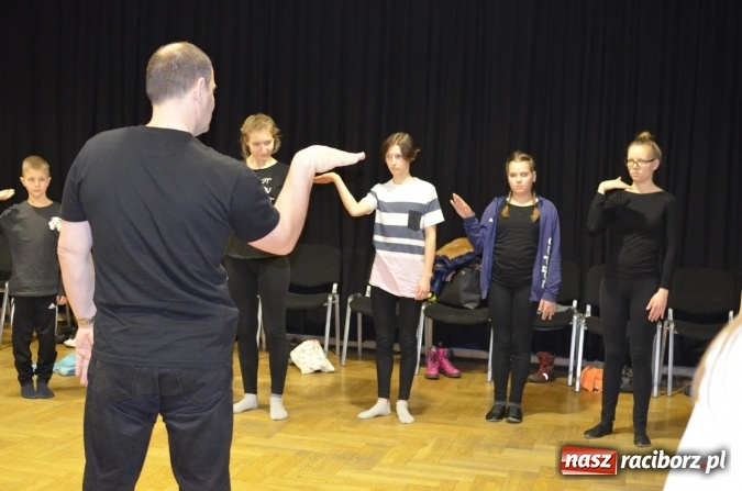 Zdjęcie w galerii na portalu naszraciborz.pl: Warsztaty z mowy ciała z Ireneuszem Krosnym  wiadomości z regionu