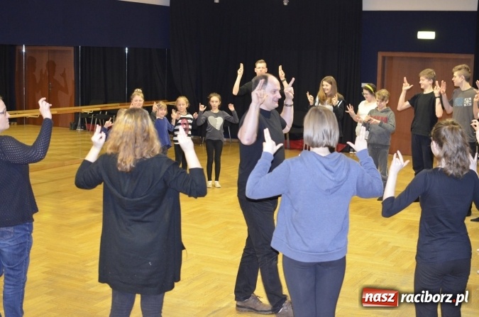 Zdjęcie w galerii na portalu naszraciborz.pl: Warsztaty z mowy ciała z Ireneuszem Krosnym  wiadomości z regionu