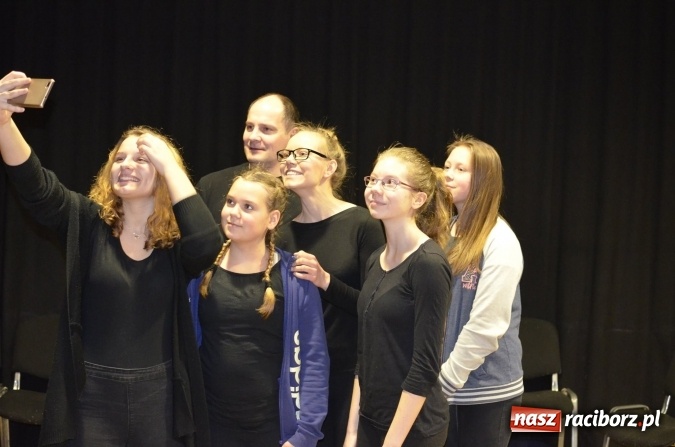 Zdjęcie w galerii na portalu naszraciborz.pl: Warsztaty z mowy ciała z Ireneuszem Krosnym  wiadomości z regionu