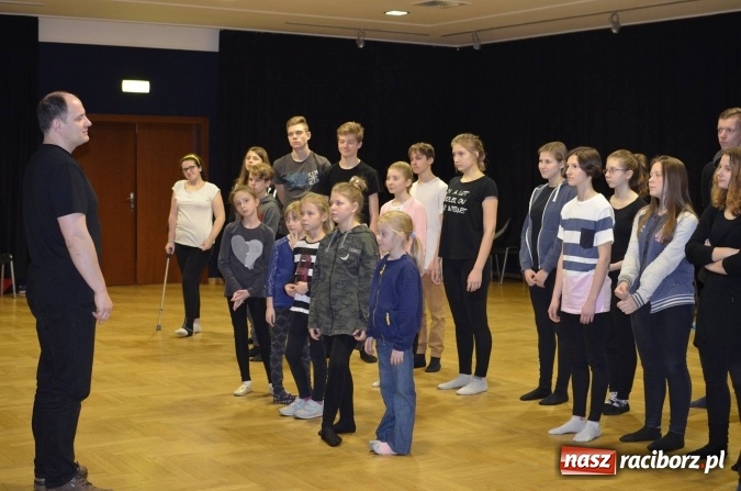 Zdjęcie w galerii na portalu naszraciborz.pl: Warsztaty z mowy ciała z Ireneuszem Krosnym  wiadomości z regionu