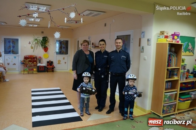 Zdjęcie w galerii na portalu naszraciborz.pl: Mundurowi z wizytą w żłobku wiadomości z regionu