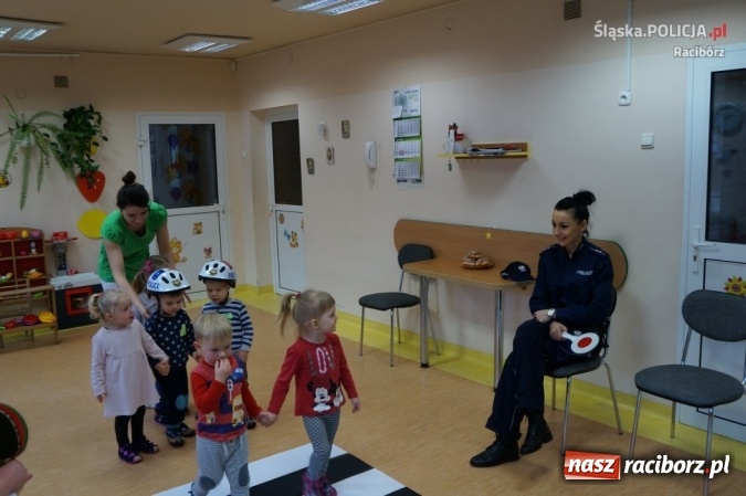 Zdjęcie w galerii na portalu naszraciborz.pl: Mundurowi z wizytą w żłobku wiadomości z regionu