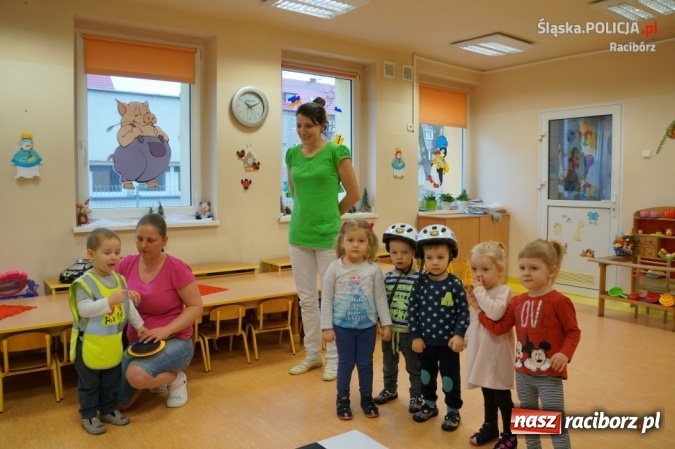 Zdjęcie w galerii na portalu naszraciborz.pl: Mundurowi z wizytą w żłobku wiadomości z regionu